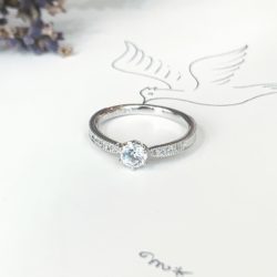 サイドメレの婚約指輪 