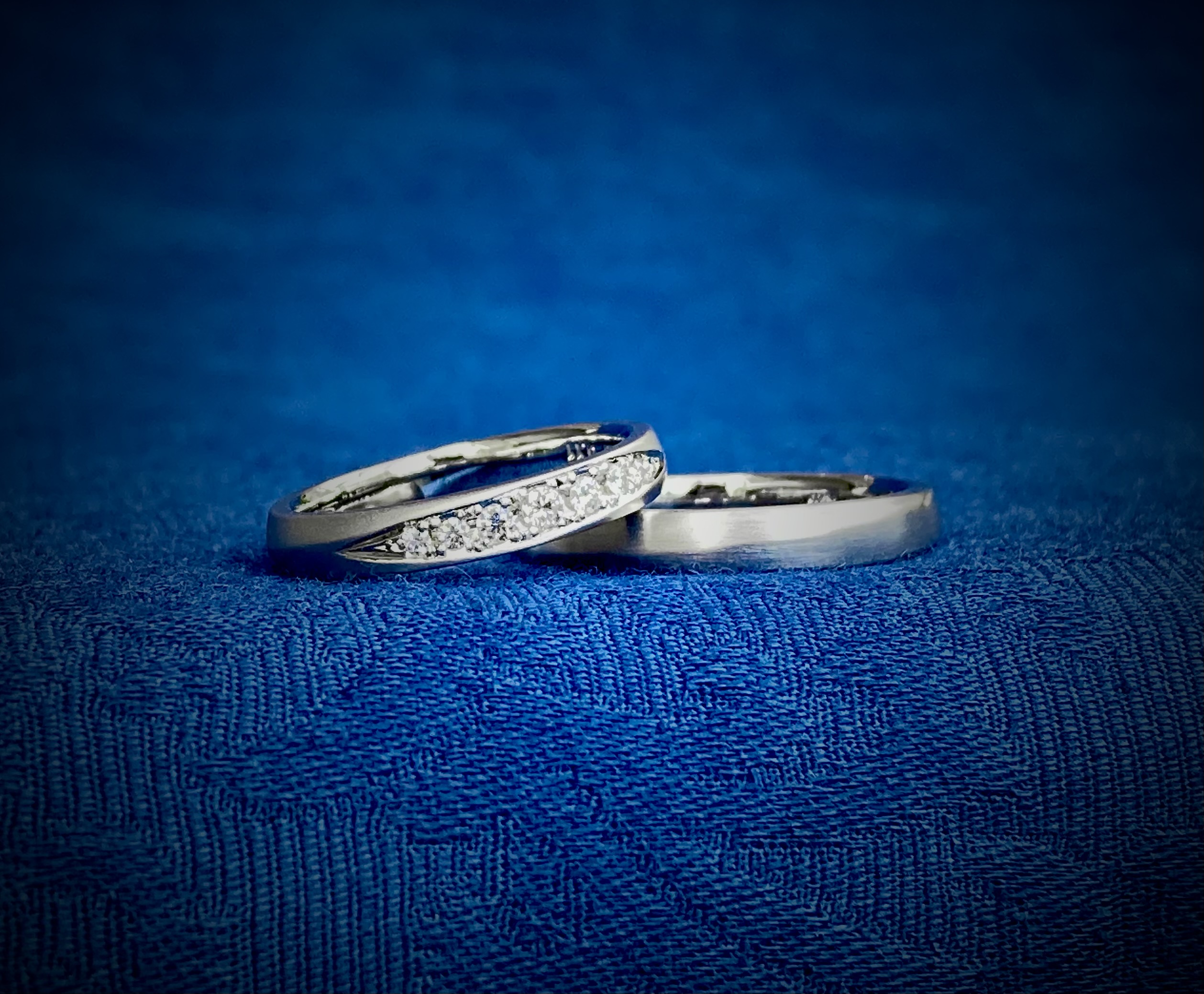洗練されたシンプルな結婚指輪、婚約指輪とは？
