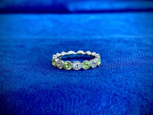 "結婚十周年記念の素敵な指輪のお話" いつものようにお客様ご夫婦をお迎えしお話を伺うと ご主人から結婚十周年記念に指輪をプレゼントしたいといわれました 優しい雰囲気の方でした 奥様は大ぶりな石のハーフエタニティーリングをご希望で 誕生石のペリドットを石留め希望で 0.1ctダイヤモンドとペリドットを交互にセッティング デザインを僕に任せていただいたので 他にない細部に洗練された指輪を制作したい気持ちになりました ご夫婦の空気感を優しく清々しくイメージでき制作も捗ります オーダーメイドジュエリーの世界で仕事をする喜びと感謝 追伸 制作後にお聞きするとダイヤはご主人の誕生石だそうです ますますご夫婦のファンになりました